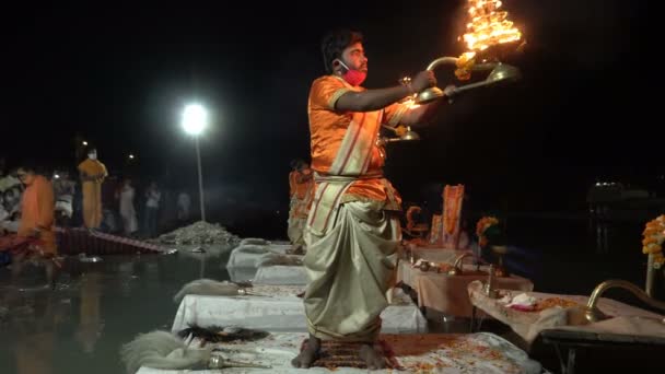 Tribeni Ghat Rishikesh Uttarakhand India Octubre 2018 Famoso Ganga Aaarti — Vídeo de stock