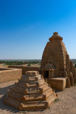 Jaisalmer, Rajasthan, Hindistan 'daki Kuldhara köyünün harabeleri, terk edilmiş evleri. Bu köyün lanetli olduğu söylenir ve bu yüzden burada uzun süre hiçbir insan yaşayamaz. Evler perili, köy de öyle.,