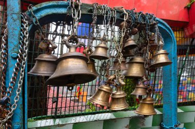 Budizm 'de çanlar meditasyon artırıcılardır, pratisyenlerin günümüze odaklanmalarına yardımcı olurlar. Hinduizm tutkunları çanı çalar ve tanrının gelişini bildirir..