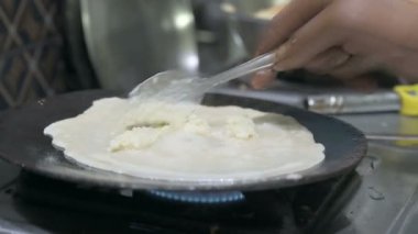 Patishapta Pitha, ünlü Bengali Tatlı Tarifi, kış mevsiminde hazırlanıyor. Patishapta, kutlama vesilesiyle yapılan bir çeşit pithe türüdür. Hızlı Hint tatlısıdır. Howrah, Batı Bengal, Hindistan