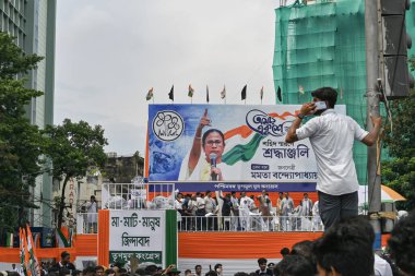 Kolkata, West Bengal, India - 21st July 2022 : All India Trinamool Congress Party, AITC or TMC, at Ekushe July, Shadid Dibas, Martyrs day rally. Sound technician checking up coverage at Dharmatala.