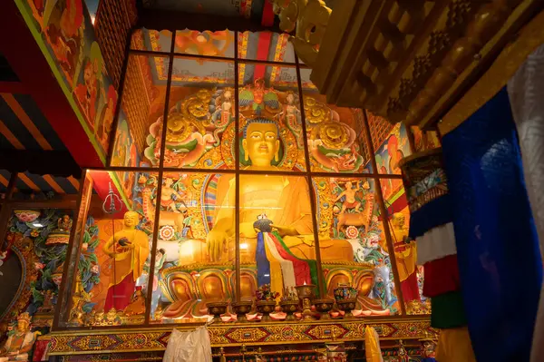 Darjeeling, Batı Bengal, Hindistan - 20.08.2023: Ghum Manastırı 'nın güzel manzarası. Görüntü izinle alındı. Buddist Manastırı içinde barışçıl, sakin ve dindar bir ortam.