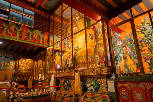 Darjeeling, Batı Bengal, Hindistan - 20.08.2023: Ghum Manastırı 'nın güzel manzarası. Görüntü izinle alındı. Buddist Manastırı içinde barışçıl, sakin ve dindar bir ortam.