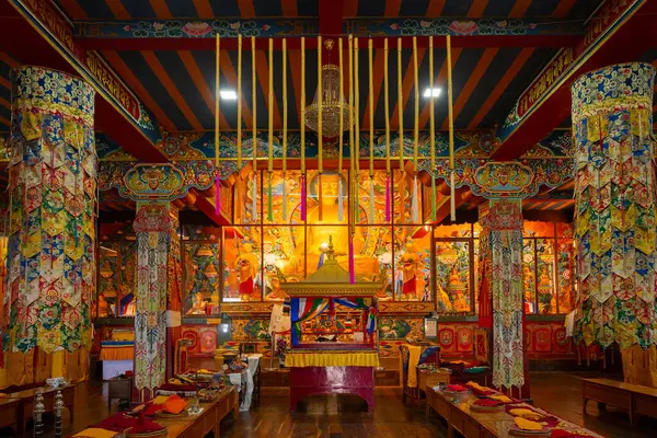 Darjeeling, Batı Bengal, Hindistan - 20.08.2023: Ghum Manastırı 'nın güzel manzarası. Görüntü izinle alındı. Buddist Manastırı içinde barışçıl, sakin ve dindar bir ortam.