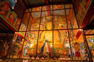 Darjeeling, Batı Bengal, Hindistan - 20.08.2023: Ghum Manastırı 'nın güzel manzarası. Görüntü izinle alındı. Buddist Manastırı içinde barışçıl, sakin ve dindar bir ortam.