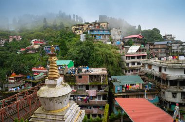 Darjeeling, Batı Bengal, Hindistan - 20.08.2023: Ghum Canavarlığının güzel dış görünüşü. Görüntü izinle alındı. Buddist Manastırı dışında huzurlu, sakin ve dindar bir ortam..