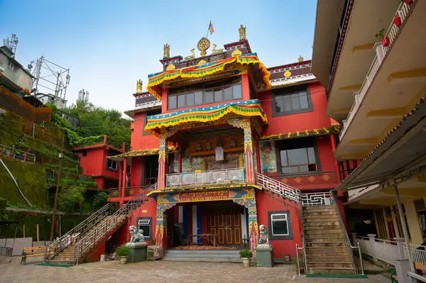 Darjeeling, Batı Bengal, Hindistan - 20.08.2023: Ghum Canavarlığının güzel dış görünüşü. Görüntü izinle alındı. Buddist Manastırı dışında huzurlu, sakin ve dindar bir ortam..