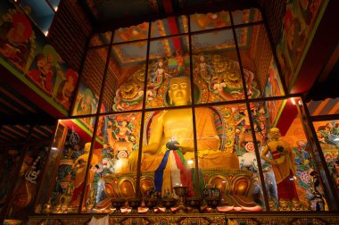 Darjeeling, Batı Bengal, Hindistan - 20.08.2023: Ghum Manastırı 'nın güzel manzarası. Görüntü izinle alındı. Buddist Manastırı içinde barışçıl, sakin ve dindar bir ortam.