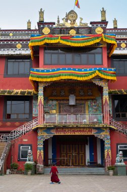 Darjeeling, Batı Bengal, Hindistan - 20.08.2023: Ghum Canavarlığının güzel dış görünüşü. Görüntü izinle alındı. Buddist Manastırı dışında huzurlu, sakin ve dindar bir ortam..