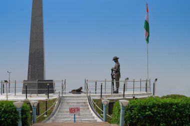 Darjeeling, Batı Bengal, Hindistan-20.08.2023: Popüler turizm merkezi, Batasia döngüsünün ünlü savaş anıtı, Hint Ordusu Gorkha askerlerinin anıtı. Unesco dünya mirası bölgesi, Himalaya musonu.