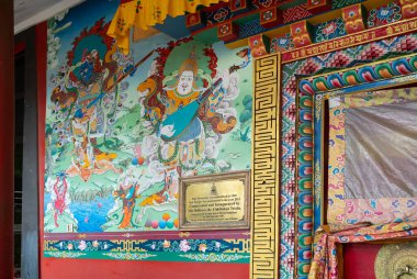 Darjeeling, Batı Bengal, Hindistan - 20.08.2023: Ghum Manastırı 'nın güzel duvar resmi. Görüntü izinle alındı. Buddist Manastırı içinde barışçıl, sakin ve dindar bir ortam.