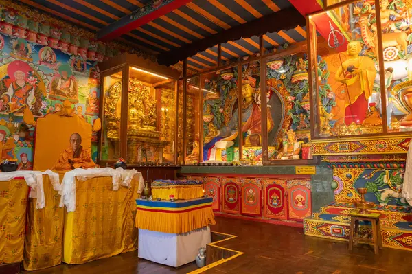 Darjeeling, Batı Bengal, Hindistan - 20.08.2023: Ghum Manastırı 'nın güzel manzarası. Görüntü izinle alındı. Buddist Manastırı içinde barışçıl, sakin ve dindar bir ortam.