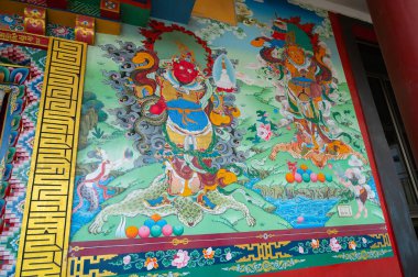 Darjeeling, Batı Bengal, Hindistan - 20.08.2023: Ghum Manastırı 'nın güzel duvar resmi. Görüntü izinle alındı. Buddist Manastırı içinde barışçıl, sakin ve dindar bir ortam.