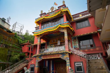 Darjeeling, Batı Bengal, Hindistan - 20.08.2023: Ghum Canavarlığının güzel dış görünüşü. Görüntü izinle alındı. Buddist Manastırı dışında huzurlu, sakin ve dindar bir ortam..