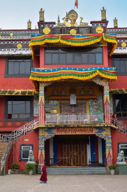 Darjeeling, Batı Bengal, Hindistan - 20.08.2023: Ghum Canavarlığının güzel dış görünüşü. Görüntü izinle alındı. Buddist Manastırı dışında huzurlu, sakin ve dindar bir ortam..
