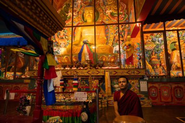 Darjeeling, Batı Bengal, Hindistan - 20.08.2023: Ghum Manastırı 'nın güzel manzarası. Görüntü izinle alındı. Buddist Manastırı içinde barışçıl, sakin ve dindar bir ortam.