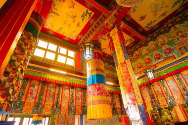 Budist Thangka - pamuk üzerinde bir Tibet Budist tablosu, ya da ipek uygulaması - Ralong, Sikkim, Hindistan 'da bir manastırda. İzinle resim çekimi.