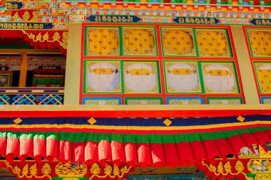 Güzel ve çok renkli Rabangla Manastırı - Sikkim, Hindistan 'daki Ralong Manastırı. İzinle resim çekimi.