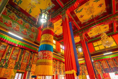 Budist Thangka - pamuk üzerinde bir Tibet Budist tablosu, ya da ipek uygulaması - Ralong, Sikkim, Hindistan 'da bir manastırda. İzinle resim çekimi.