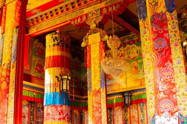 Budist Thangka - pamuk üzerinde bir Tibet Budist tablosu, ya da ipek uygulaması - Ralong, Sikkim, Hindistan 'da bir manastırda. İzinle resim çekimi.