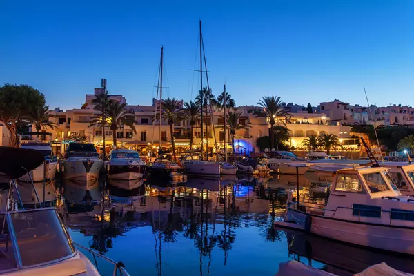 Mallorca Baleareninsel Cala Spanien September 2023 Nachtszene Der Hafenanlagen Von Stockfoto