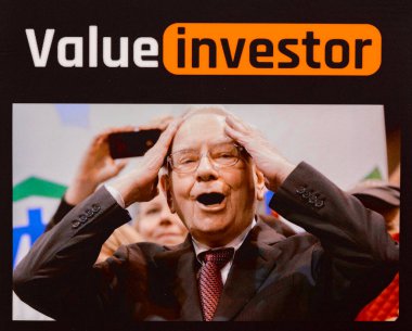 Warren Buffett Funny Meme Etiketi, Etsy 'de internette satılan bir Amerikan e-ticaret sitesi. Warren Buffett - 124; Berkshire Hathaway - 124; Borsa - 124; Değerli Yatırımcı - 124; Tayland, Ekim, 24, 2024.