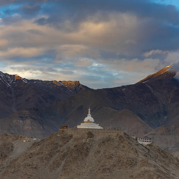 Shanti Stupa Leh 마을에서 유명한 2023 — 스톡 사진