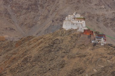 10 Ağustos 2023 'te Hindistan, Ladakh' taki Namgyal Tsemo Leh kasabasının ünlü bir simgesinin yakın görüntüsü.