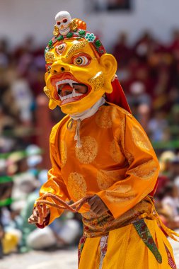 Leh, Ladakh Hindistan 'daki Hemis Manastırı' nda renkli bir maske dansı gerçekleştiriliyor..