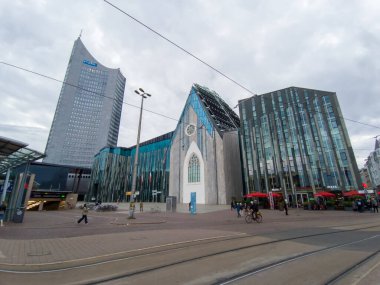LEIPZIG, ALMANY - 23 Kasım 2022: Augustusplatz ve Leipzig üniversite binasının güzel mimarisi