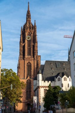 FRANKFURT AM MAIN, ALMANI - 23 Kasım 2022: Saint Bartholomew 'un devasa Frankfurt Katedrali
