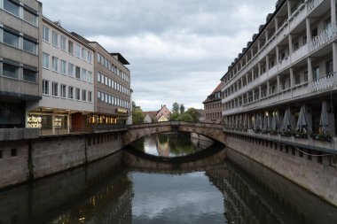 NUREMBERG, GERMANY - 22 Kasım 2022: Plobenhofstrasse - Almanya 'nın Nuremberg kentindeki ana yaya alışveriş caddesi.