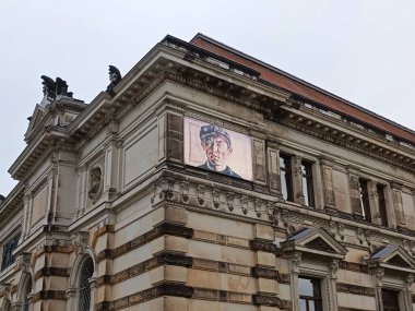 DRESDEN, GERMANY - 24 Kasım 2022 Dresden, Almanya 'daki Güzel Sanatlar Akademisi' nin muhteşem ve güzel mimarisi