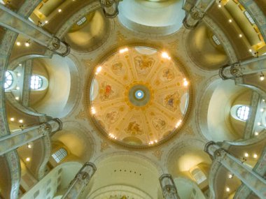 DRESDEN, Almanya - 24 Kasım 2022 Dresden, Almanya 'daki Frauenkirche' in muhteşem ve güzel mimarisi