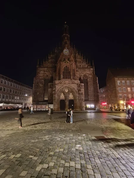 Nuremberg Alemania Noviembre 2022 Fachada Exterior Iglesia Frauenkirche Por Noche —  Fotos de Stock