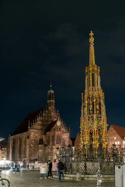 Nuremberg Alemanha Novembro 2022 Bela Fonte Schner Brunnen Com Frauenkirche — Fotografia de Stock