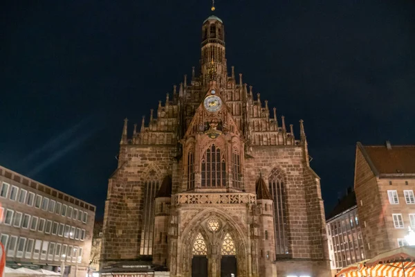 Nürnberg November 2022 Die Außenfassade Der Frauenkirche Bei Nacht Hauptmarkt — Stockfoto