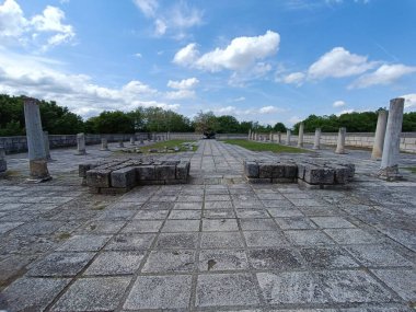 Pliska yakınlarındaki Büyük Bazilika - eski Bulgar Başkenti.