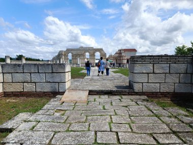 Pliska yakınlarındaki Büyük Bazilika - eski Bulgar Başkenti.