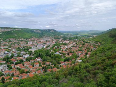 Bulgaristan 'ın Provadia kasabası yakınlarındaki Ovech kalesi. İnanılmaz manzaralı antik taş duvar.