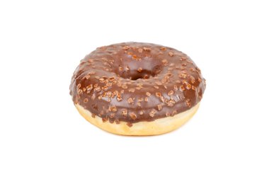 Beyaz arka planda izole edilmiş çikolata kremalı güzel bir çörek.