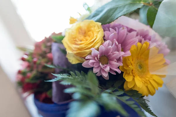 Kolorowe Kwiaty Ślubne Wstążkami — Zdjęcie stockowe