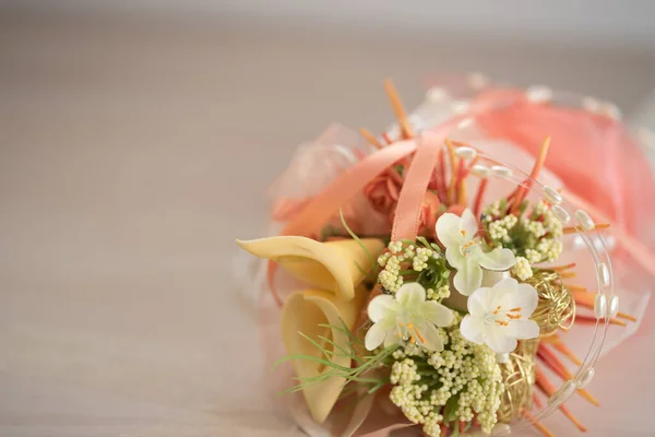 柔らかいパステルの花や真珠の美しい花束 — ストック写真