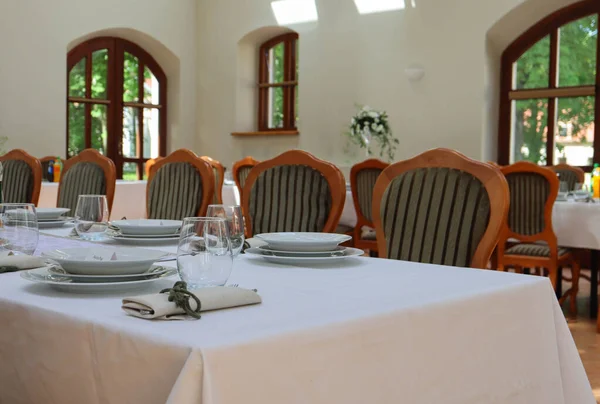 Table Dans Restaurant Avec Une Table Verre Intérieur — Photo