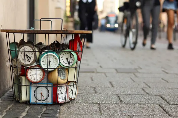 Çalar saat felsefesi, zamanın simgesi, bizim koruduğumuz zaman.