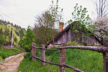 dağlarda kırsal köy
