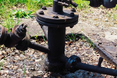 Eski paslı metal pompa