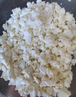 Yemek pişirmek, süzme peynir, cheesecake hazırlamak, tavada kızartılmış tatlı peynirli kekler.