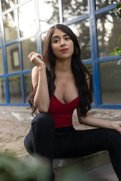 Junge Lateinamerikanische Model Körper Mit Langen Haaren Posiert Schönheit Und — Stockfoto