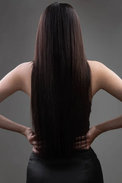 Подробности Красивых Длинных Черных Прямых Шелковистых Волос Молодой Женщины Спине — стоковое фото
